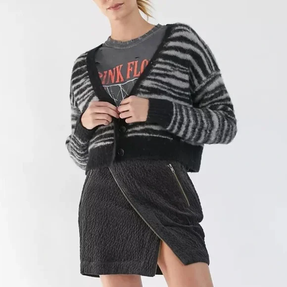 NEW UO Joan Asymmetrical Mini Skirt - Picture 3 of 8